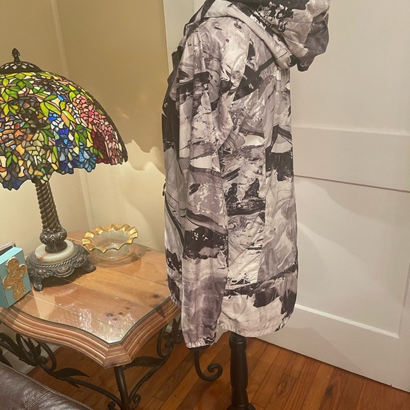 Lululemon jacket - Picture 3 of 10